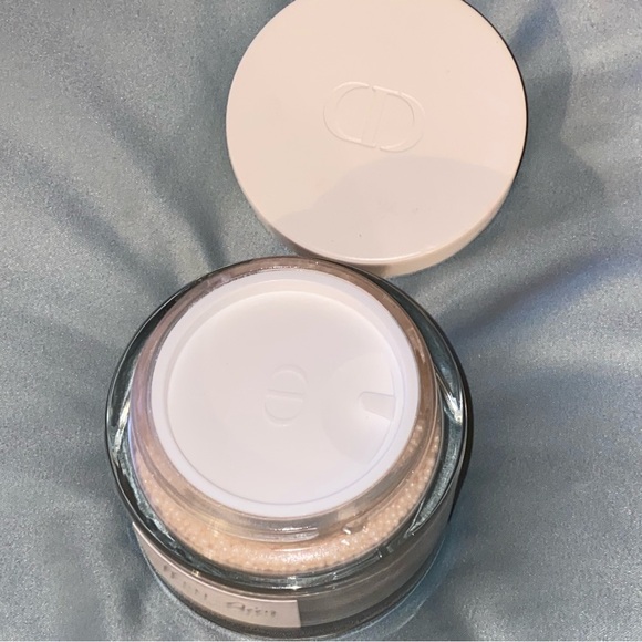 Miss Dior Scented Bath Pearls - 3.5 oz. - Picture 4 of 4